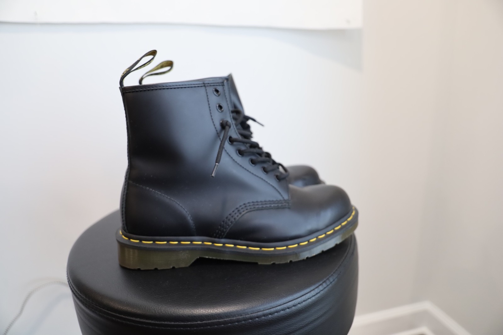 Dr ‘Doc’ Martens Mens Leather Boot size 9 AMAZING CONDITION PRICED TO SELL