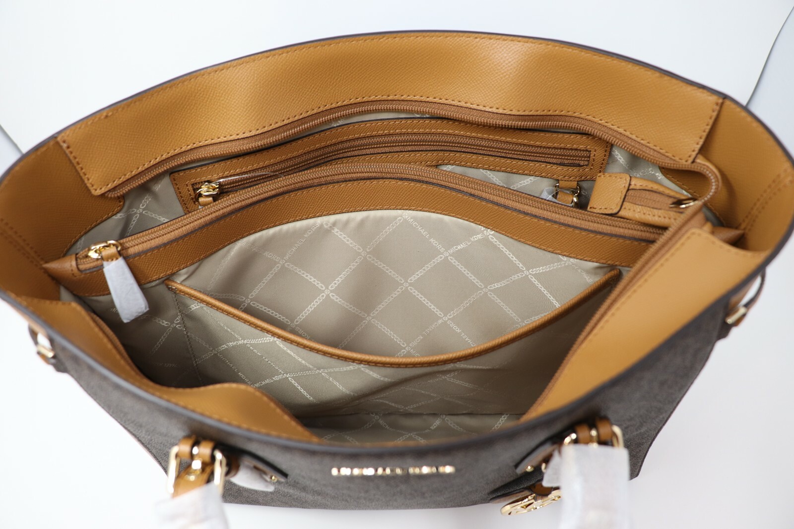 NWT MICHAEL KORS SIGNATURE VOYAGER MULTIFUNCTION TOTE BROWN
