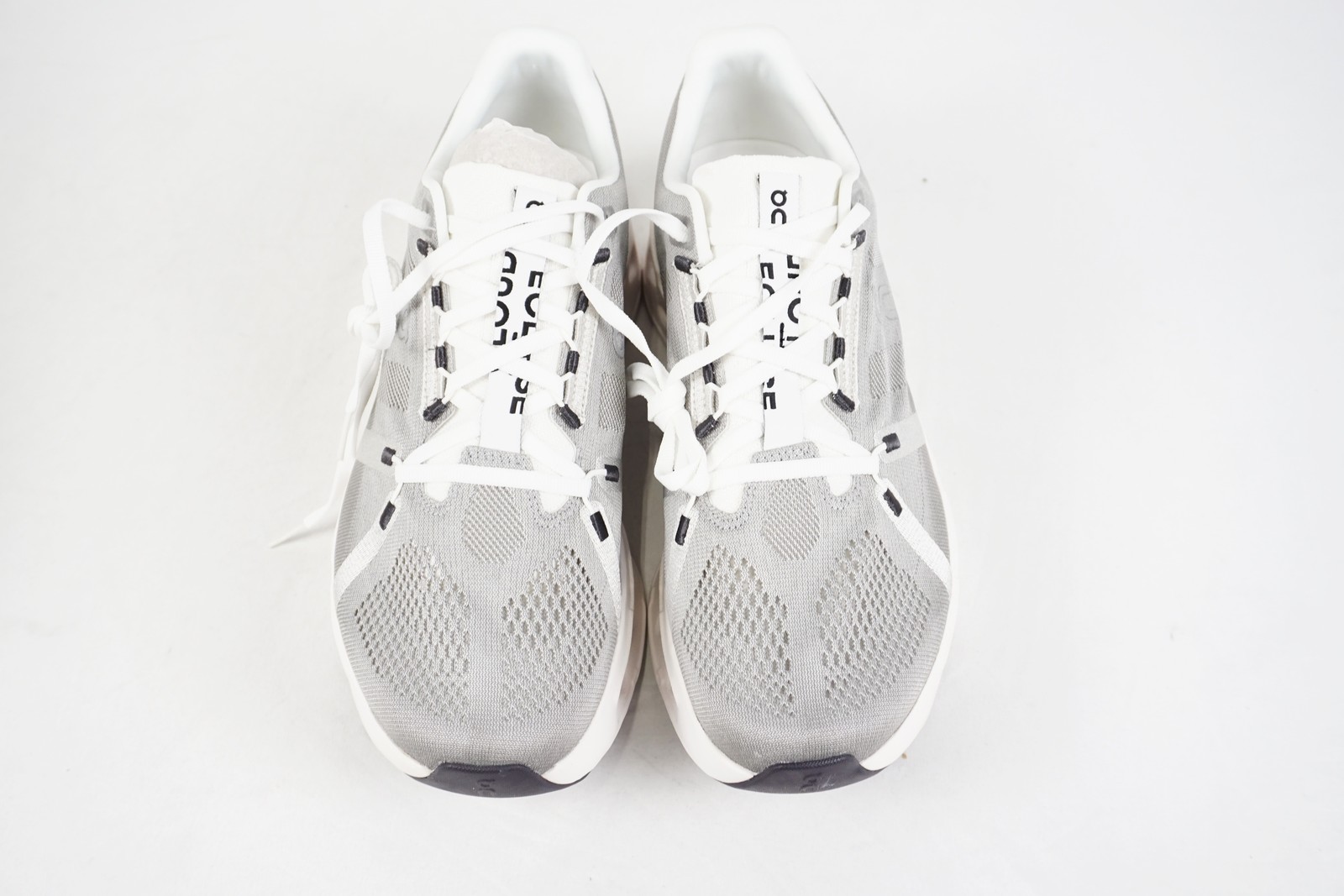 On Cloudeclipse Running Sneakers In Alloy/White – Men’s Size 12 (3MD30092547)