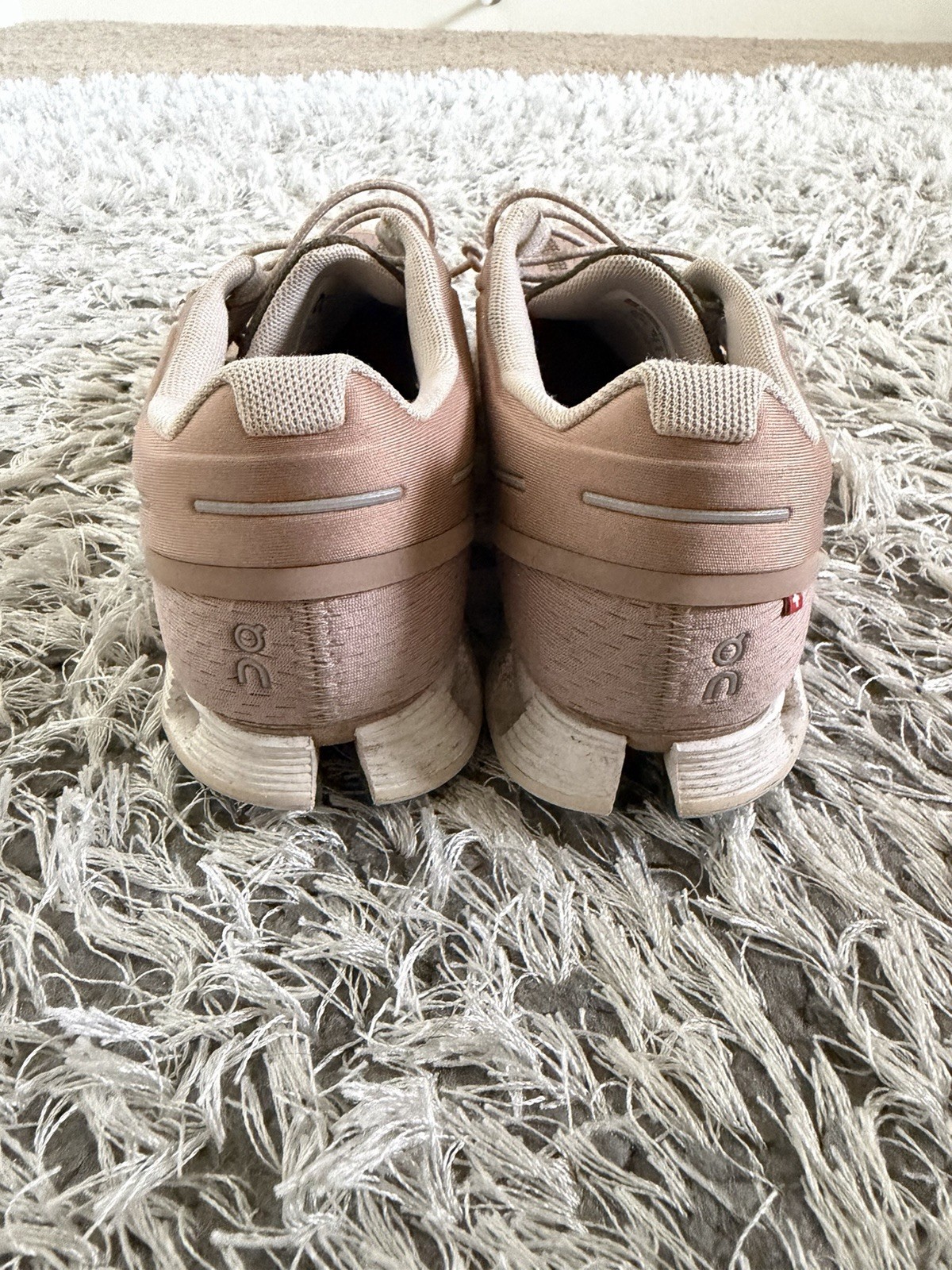 Women On Cloud Sneakers Size 7.5