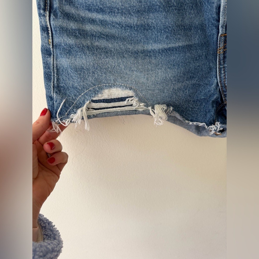 👖 Levi’s 501 Denim Cutoff Shorts – Size 28 👖
