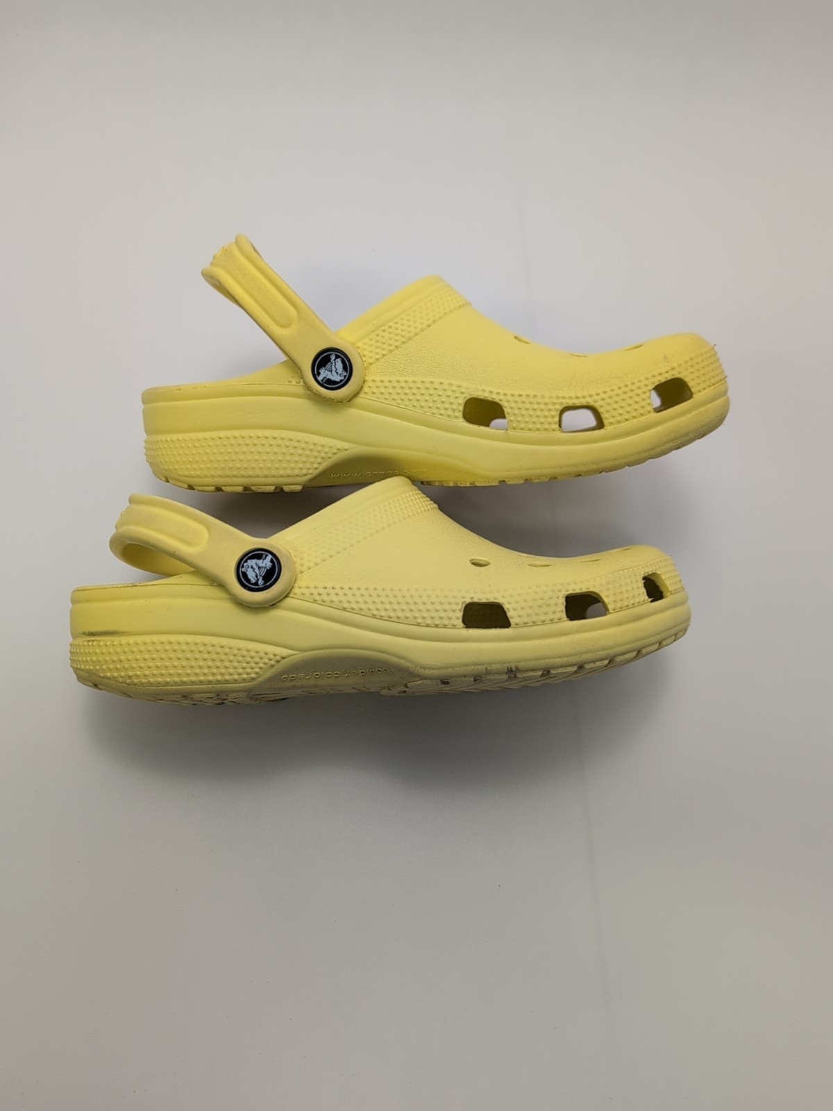 CROCS Baya Lightweight Slip On Clogs Shoes Mens Size 5 Womens 7 Lemon Yellow (M)