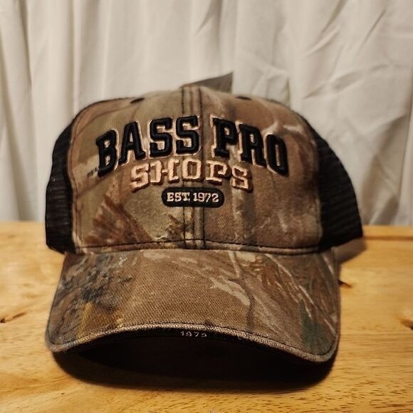 Bass Pro Shops RealTree Camo Sliderback Trucker Hat – New