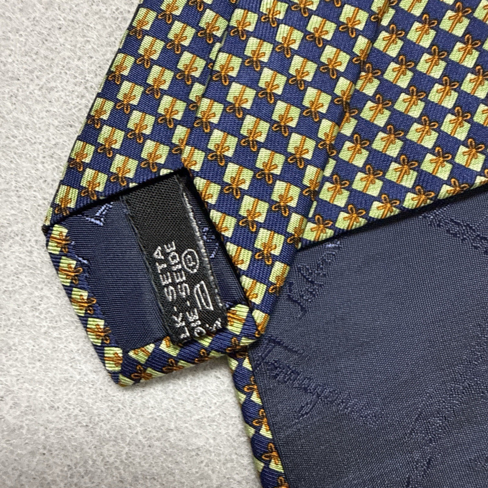 Salvatore Ferragamo Tie Navy Gift Box Present Print Silk Italy 100% Wide 9.2cm