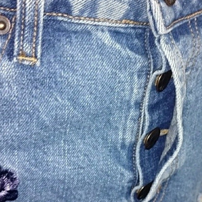 Hidden Jeans Distressed Fringe Hem Embroidered Flower Denim Skirt Small NWOT