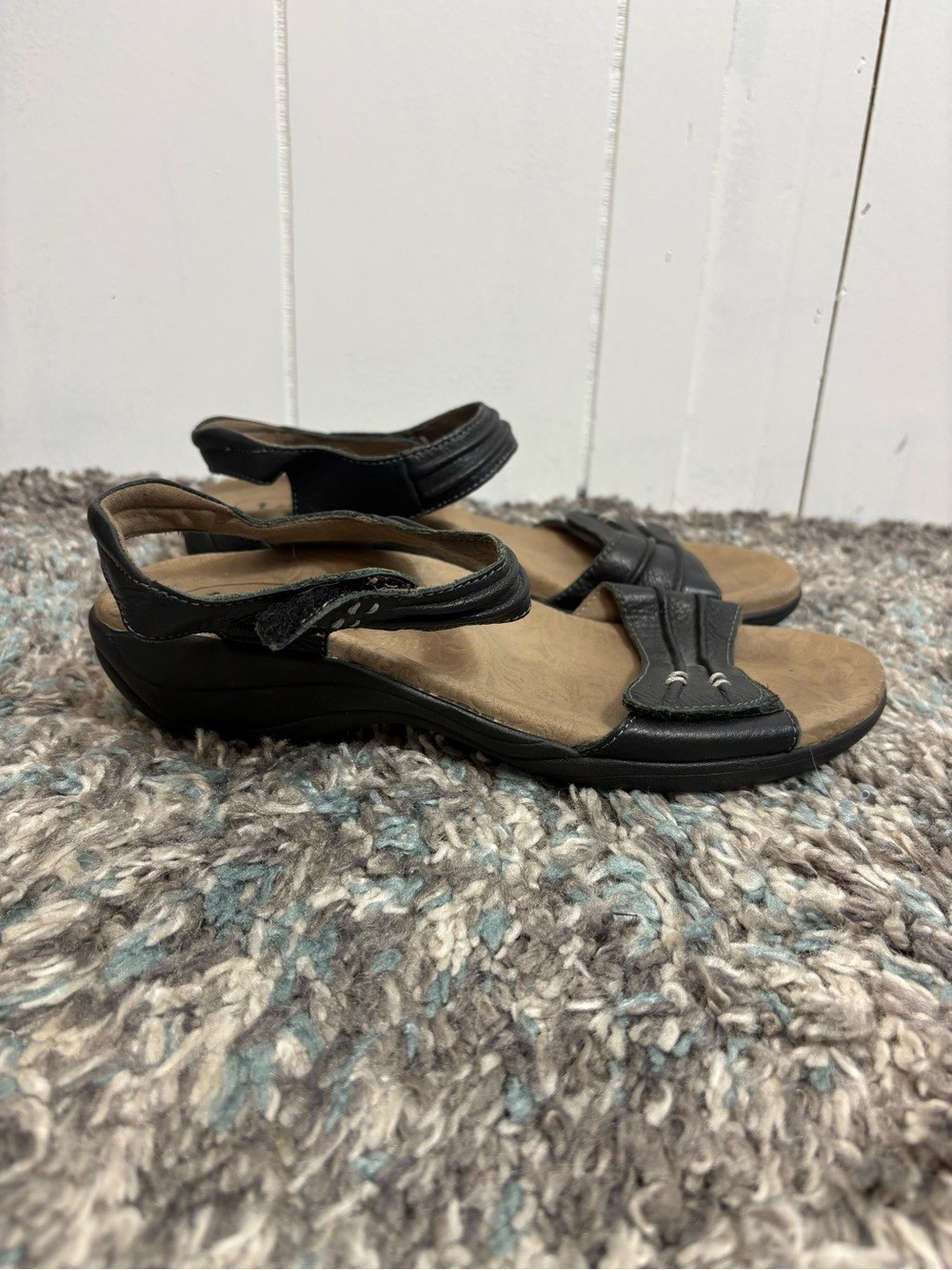 Taos Shoes Womens 8 Open Toe Ankle Strap Comfort Low Wedge Sandals Casual