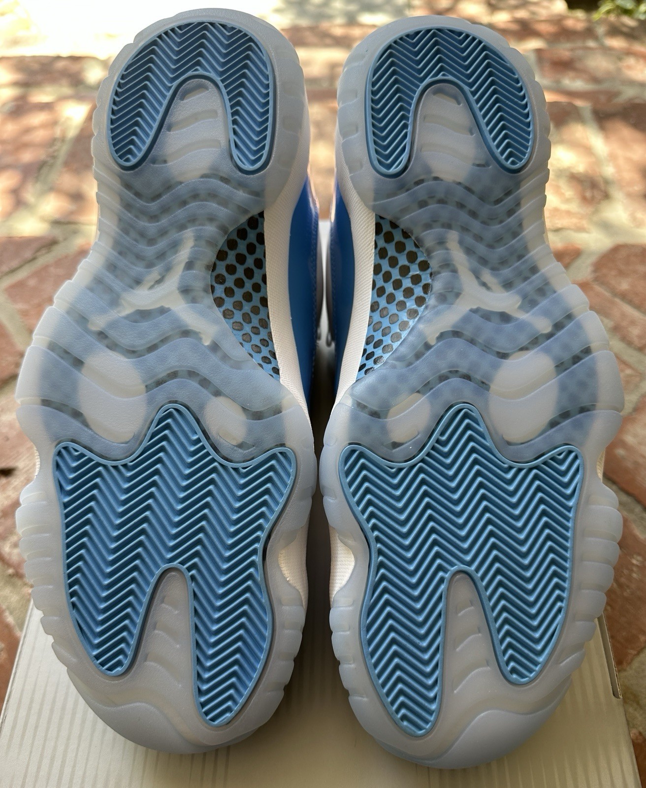 NIKE AIR JORDAN 11 RETRO LOW UNIVERSITY BLUE SNEAKERS FV5104 100 SIZE 10.5