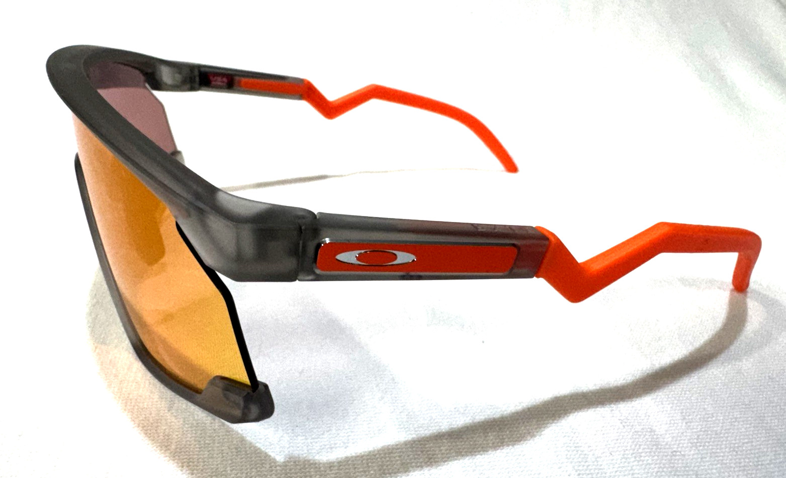 OAKLEY Bxtr Matte Grey Ink/Orange Shield Sunglasses OO9280-14 Authentic – New
