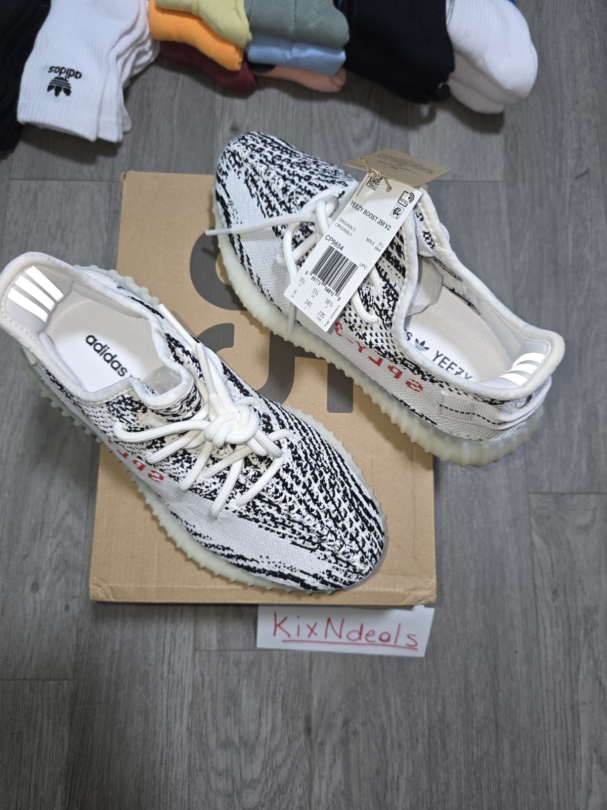 Authentic Adidas Yeezy Boost 350 V2 Zebra (CP9654) Size 6 YZY RNR Wave 500 700