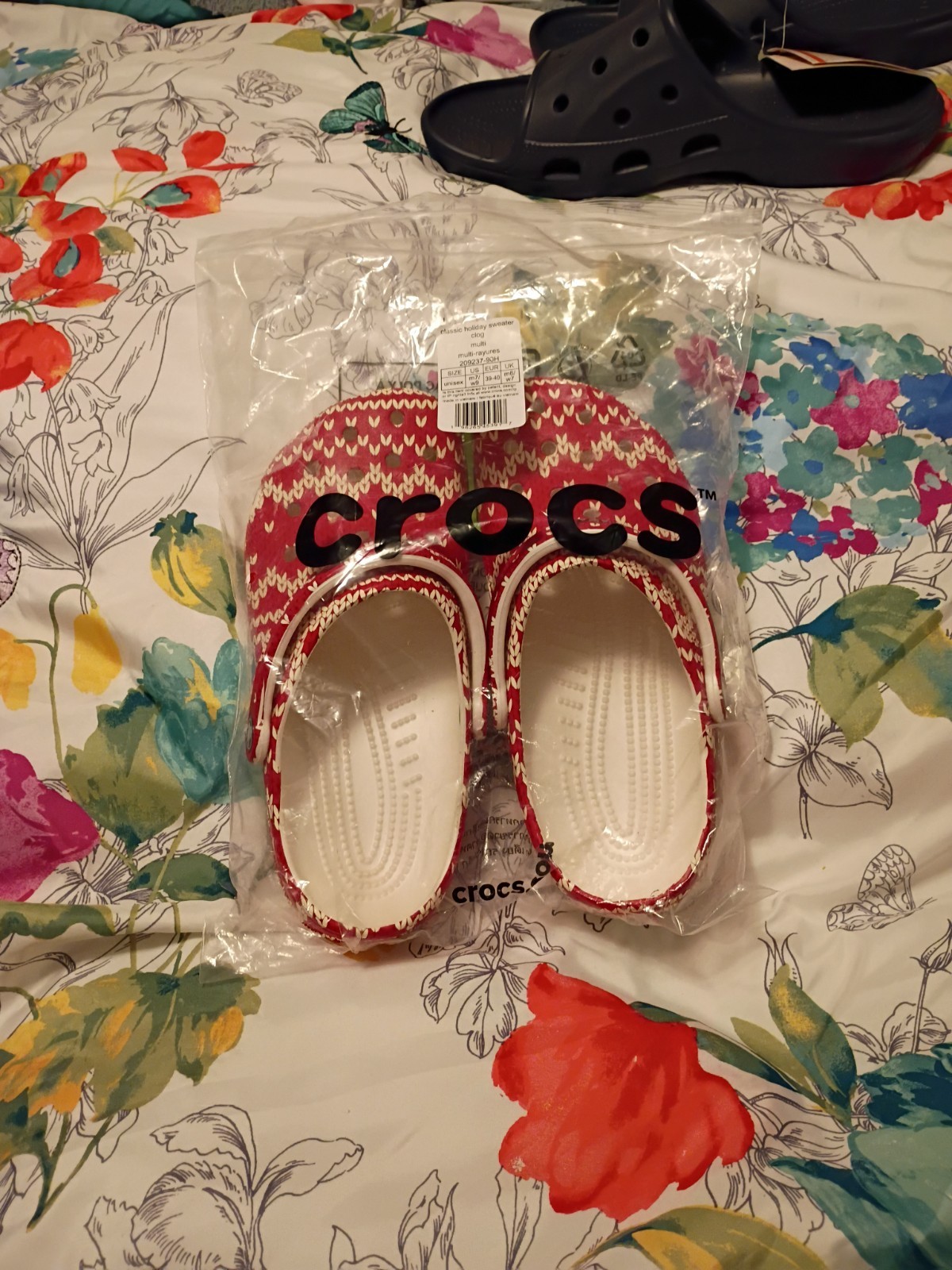 Crocs Classic Holiday Sweater Unisex Red White M7/W9 New Sale