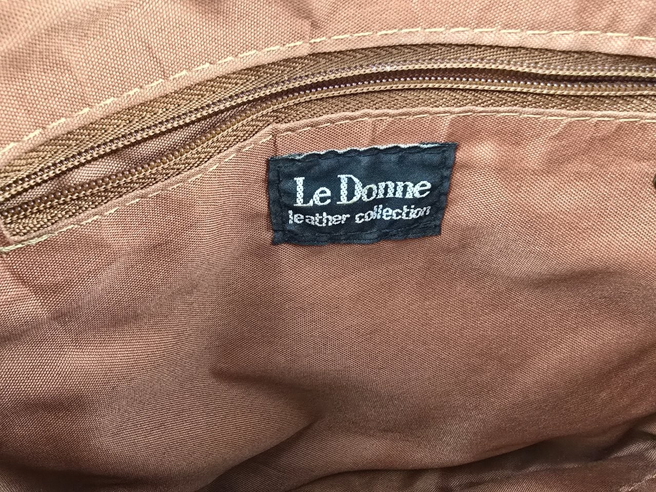 Le Donne Crossbody Shoulder Bag Leather Tan Front Zip Pocket