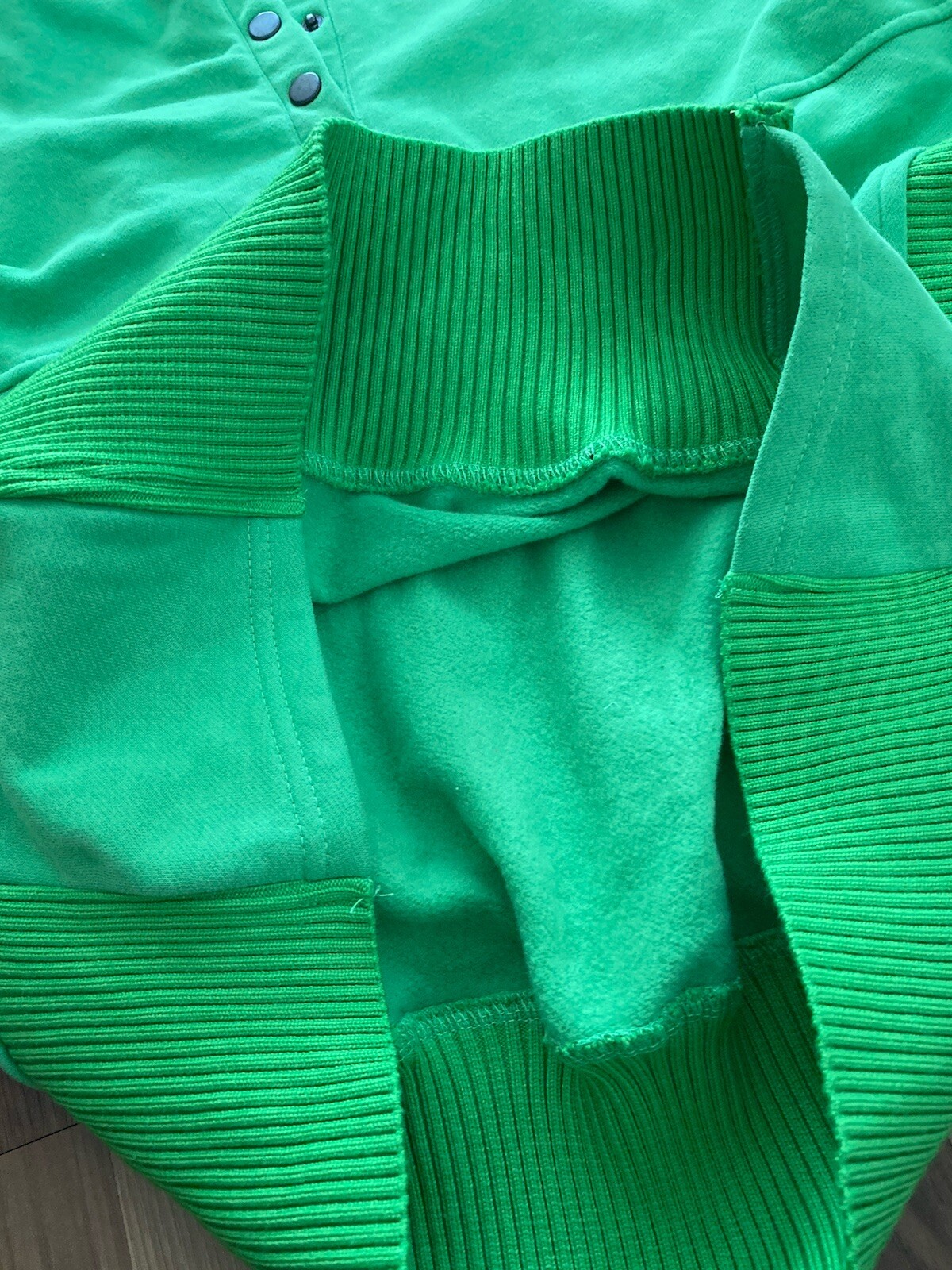 Women’s Oversized Green Sweatshirt Size Medium Tunic Hoodie Pockets Henley NWOT