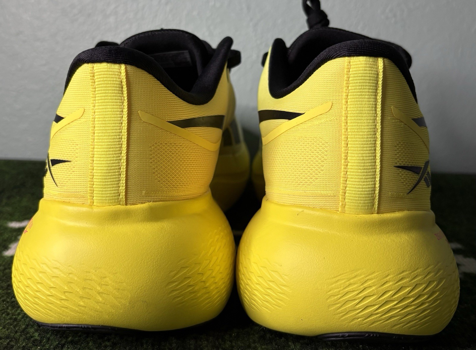 US Men’s 12 – Reebok Zignition Running Shoes “Electric Yellow Black” 100228713