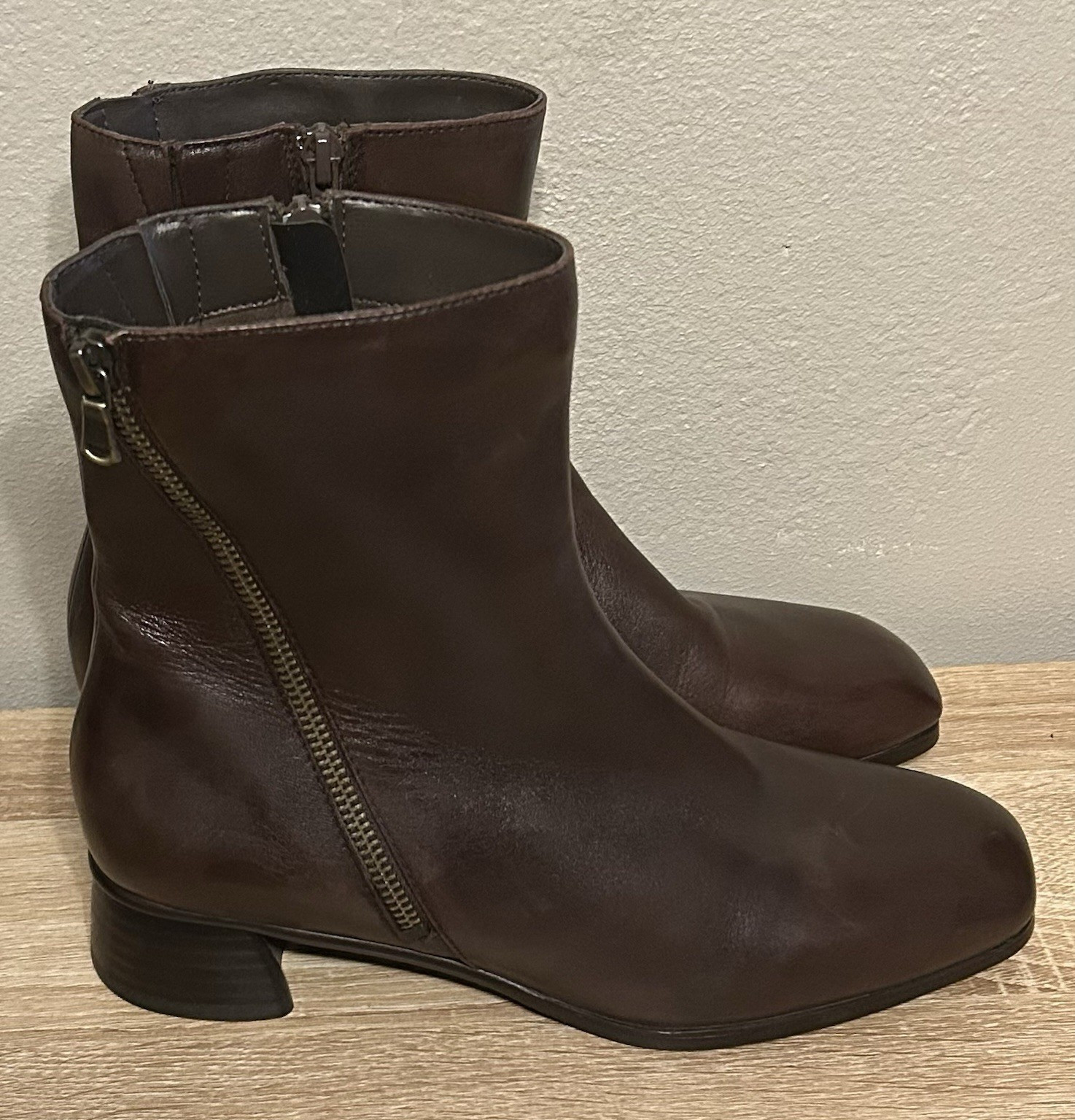 Spring Step Women’s Brown Leather Ankle Boots Zip Square Toe Rubber Outsole 8.5