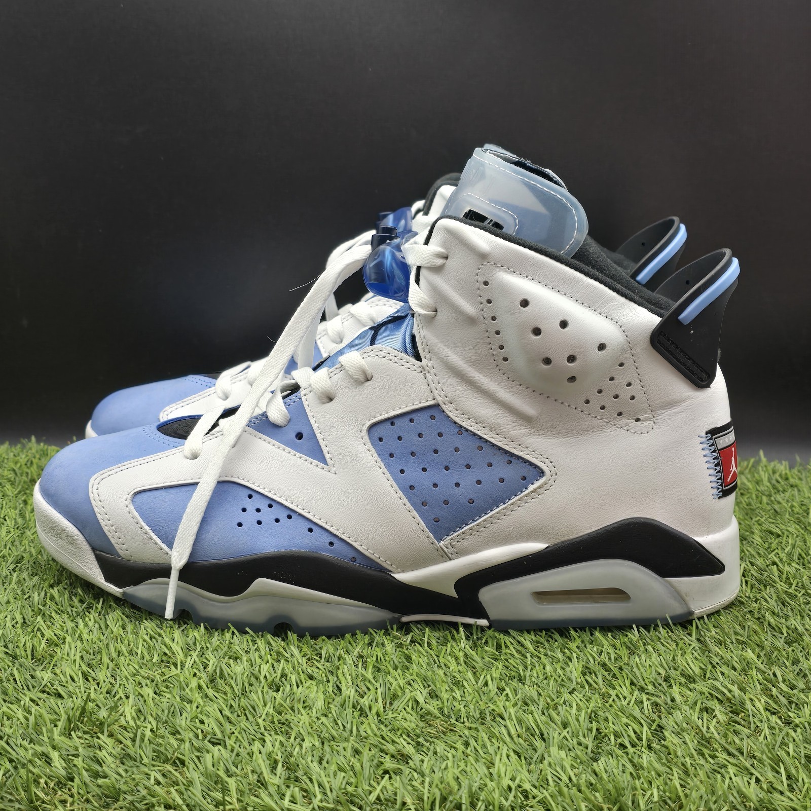 Jordan 5 Retro “University Blue”, Pre-Owned(Great Shape), OG Box, Sz 10.5M/12W