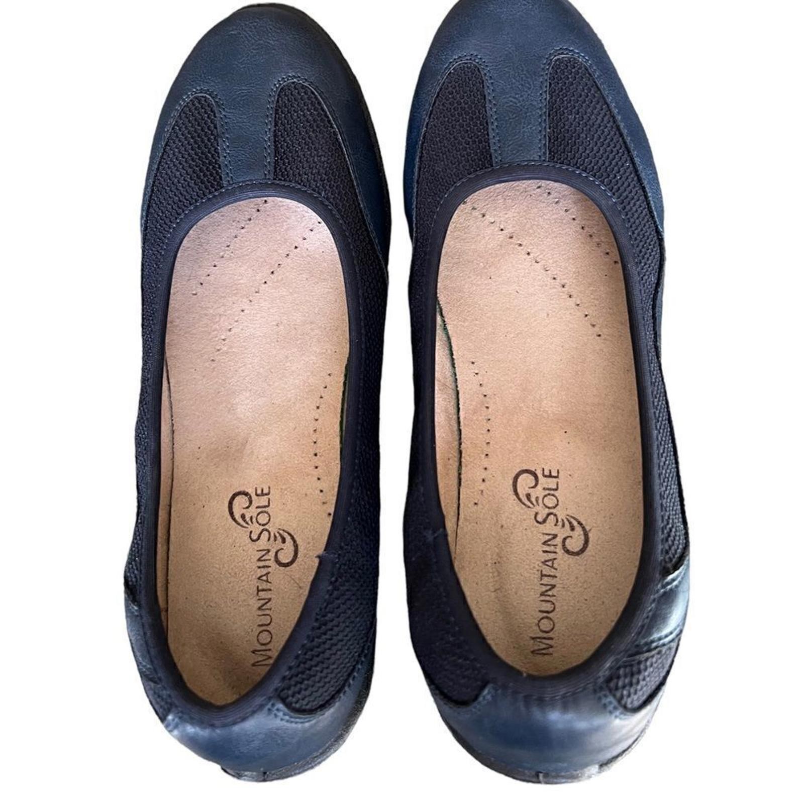 Mountain Sole blue faux leather and fabric comfort flats women’s size 8.5