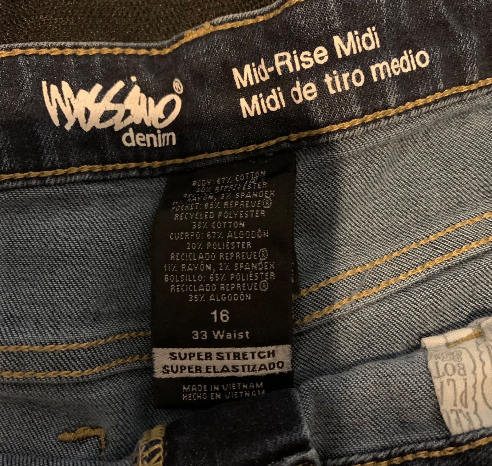 Mossimo Cuffed Jean Shorts Mid Rise Midi Size Womens 16/33 Waist