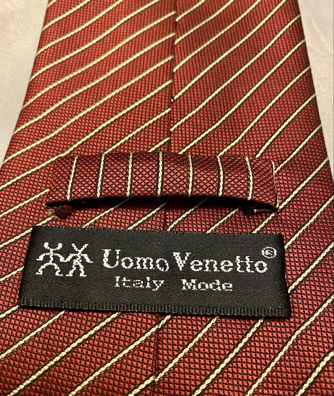 RED STRIPED tie UOMO VENETTO Excellent Condition Made in Italy NICE TIES