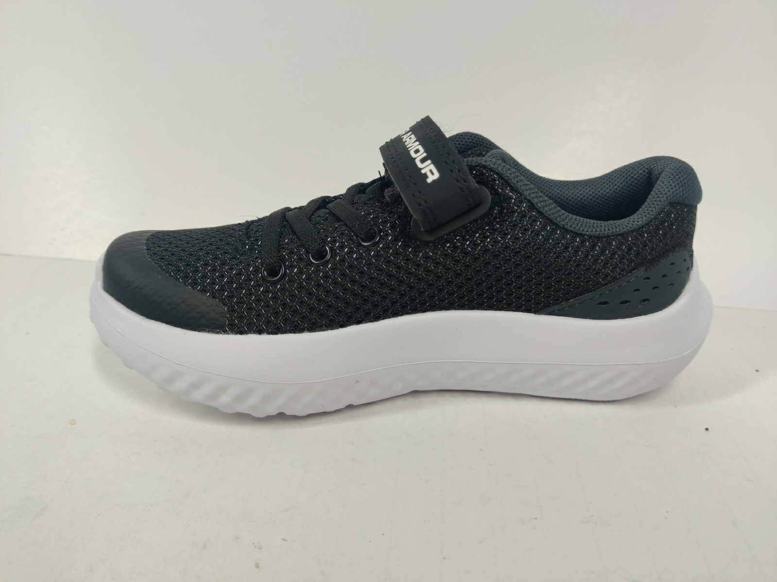 Under Armour 11K BPS Surge 4 Alternate AC Close Lightweight Running Shoes BLACK