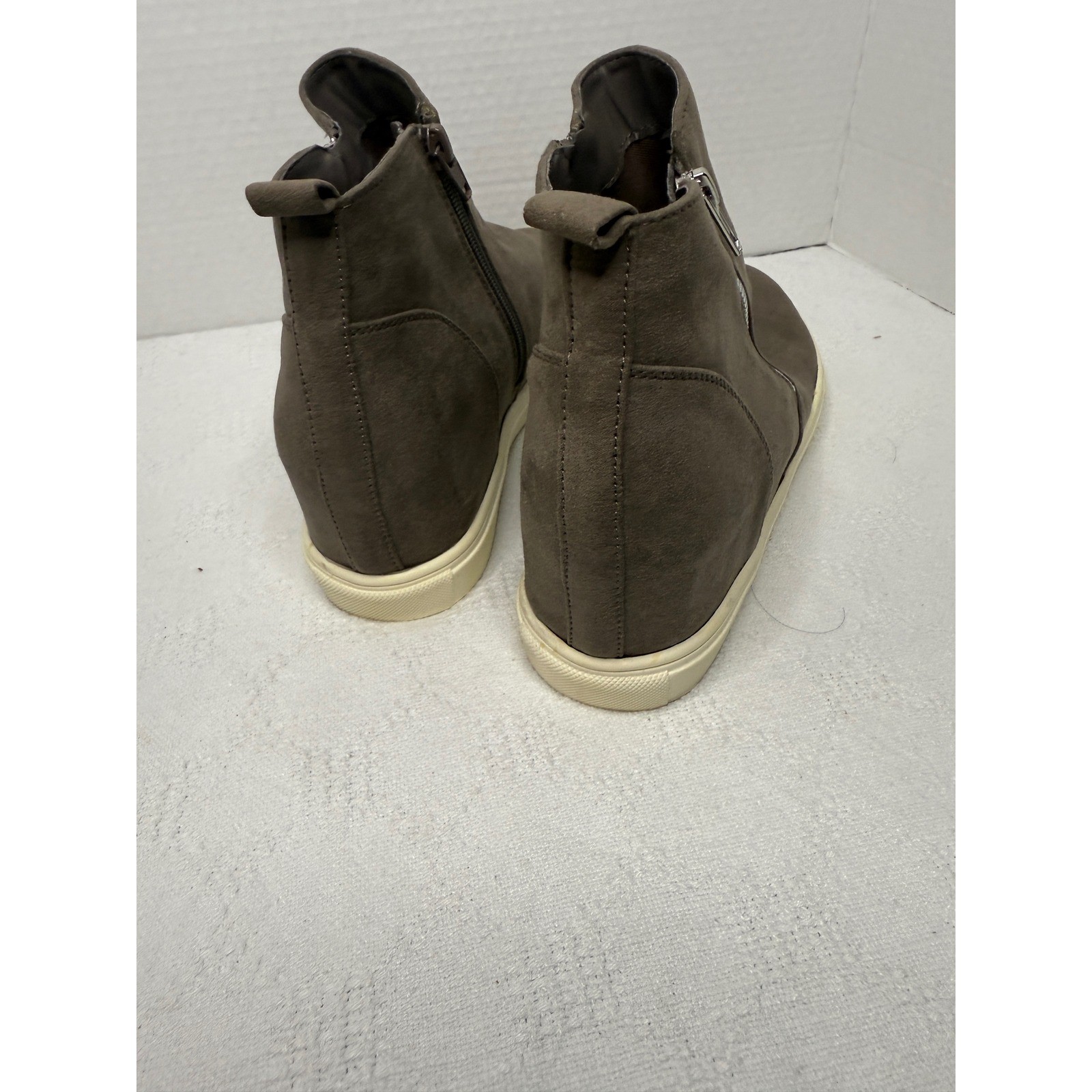 Madden Girl Piper Ankle Boots Wedge Heel Side Zip Taupe Suede Size 9.5