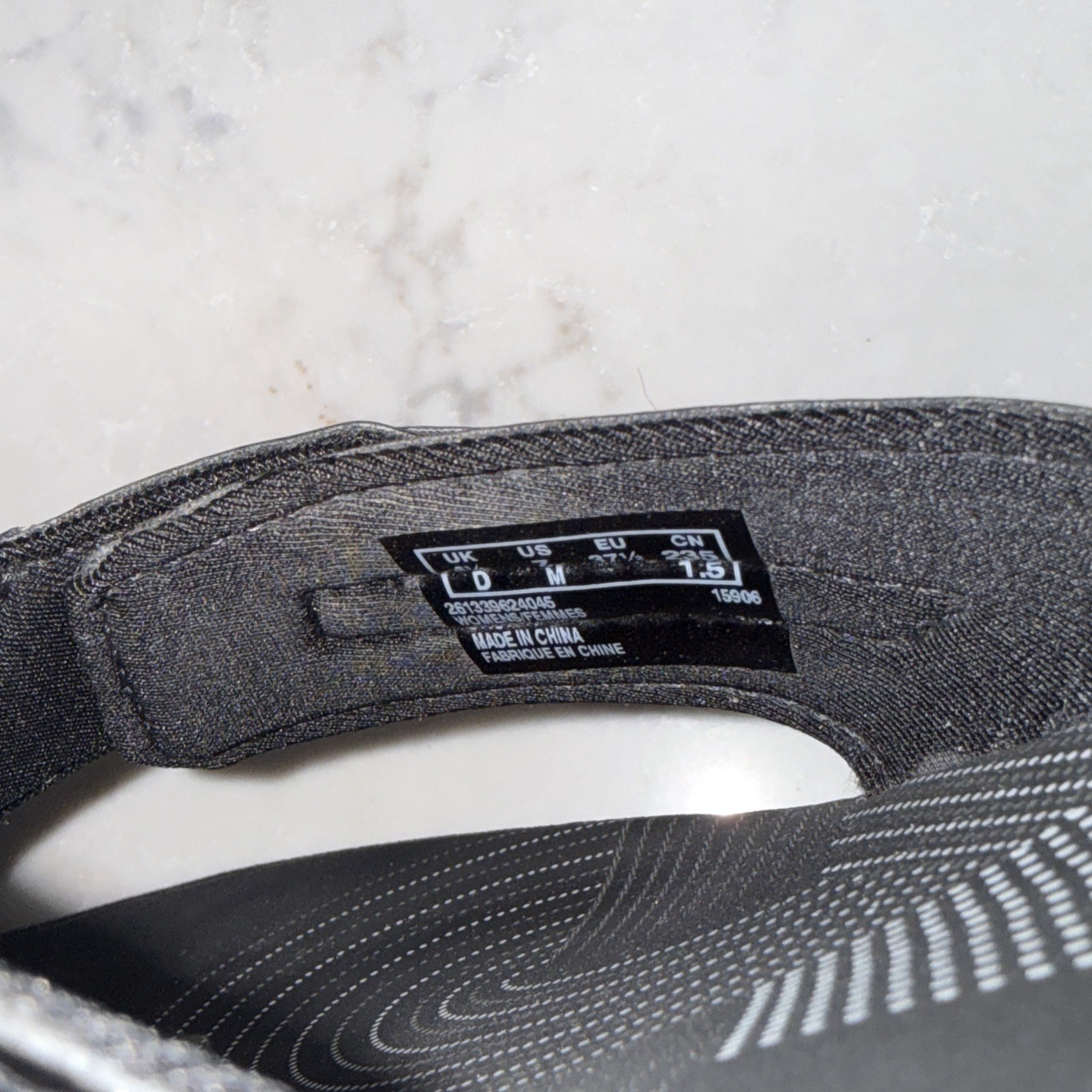 Clarks Brinkley Floral Flip Flop Sandals Black Women’s 7 Cloudsteppers.