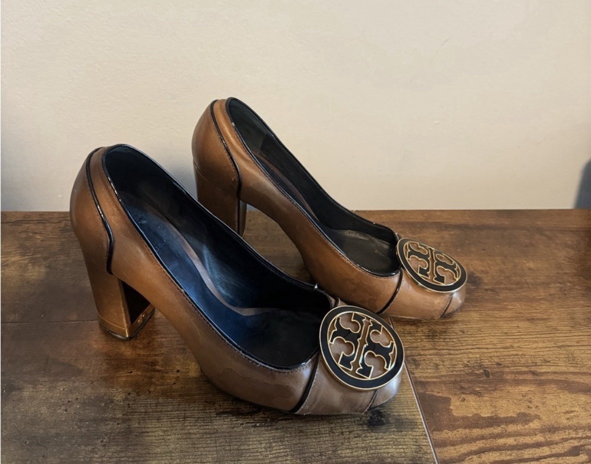 Tory Burch “Sally” Wedge Pumps “Double T” Medallion Size 8 1/5