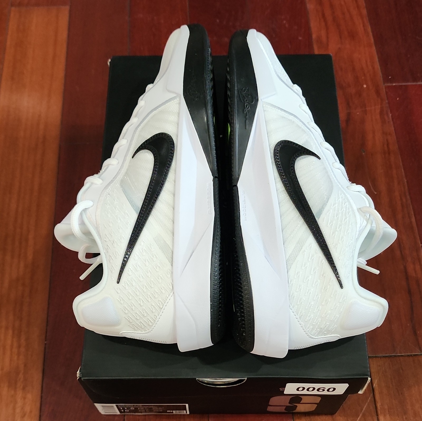 Size 11.5 Womens/Mens 10- Nike Women’s Sabrina 2 TB White Black