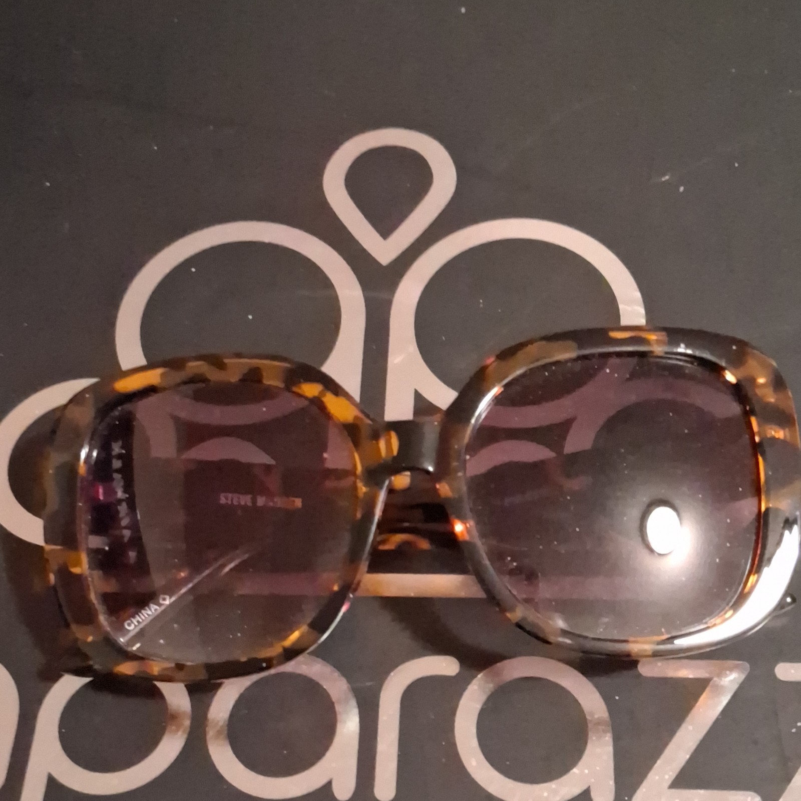 Steve Madden Women’s Oversized Square Sunglasses Tortoise Shell Brown Gradient