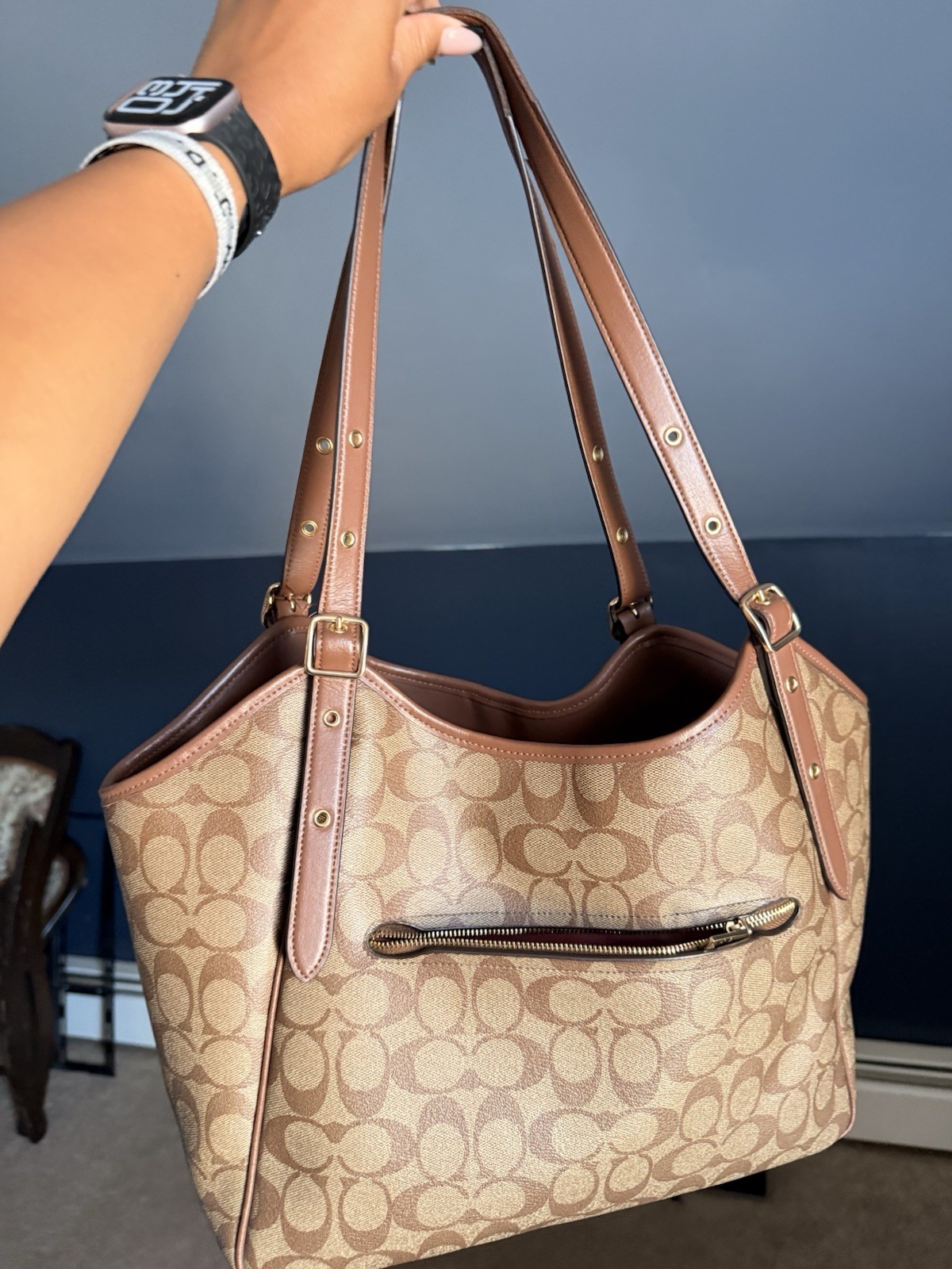 Coach Signature Logo Brown/Tan Shoulder Bag Zip Closure w/ Pouch, Gold HW