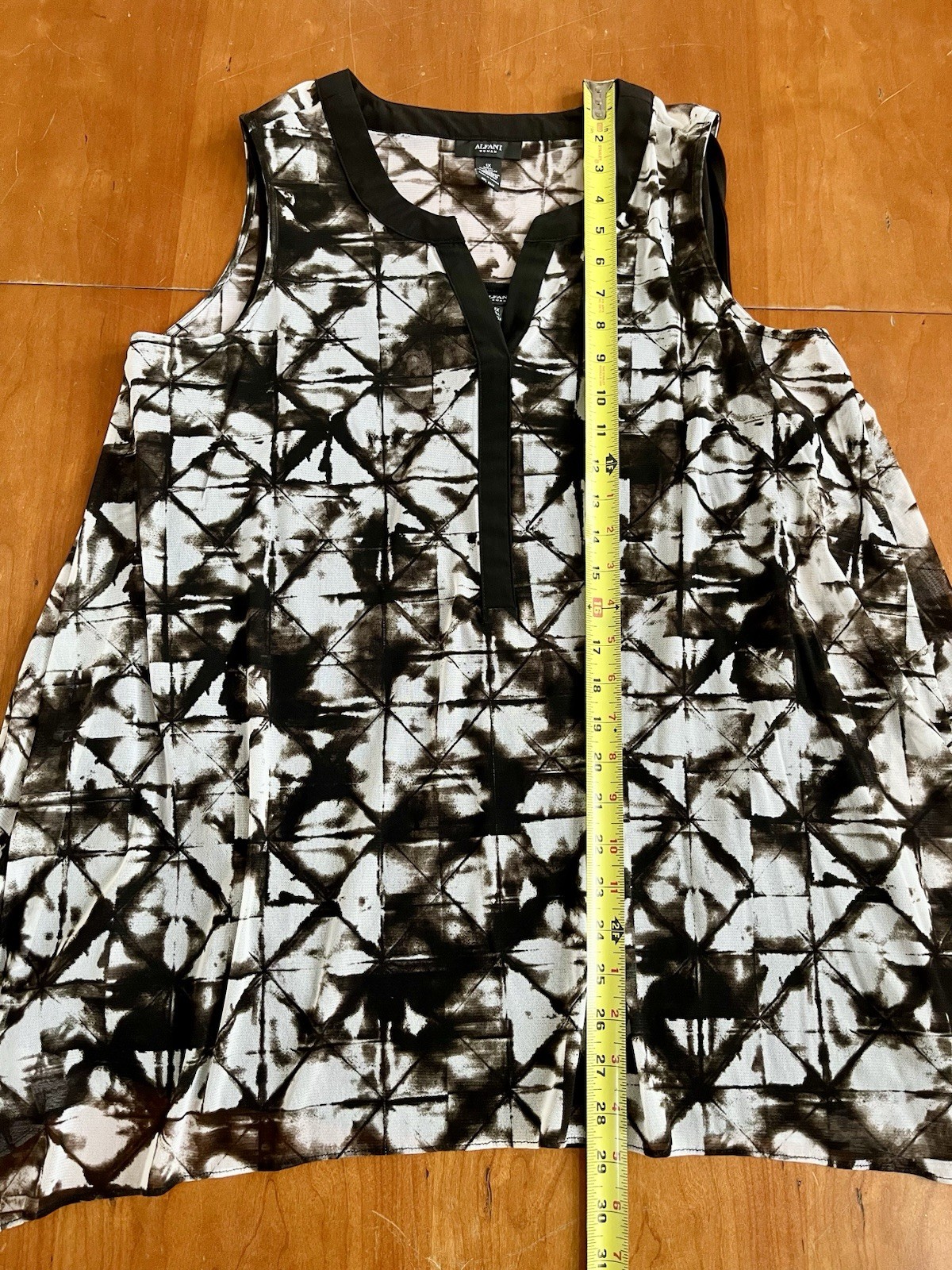 Alfani Sleeveless Black & White Abstract Tunic Top w/Asymmetrical Hem