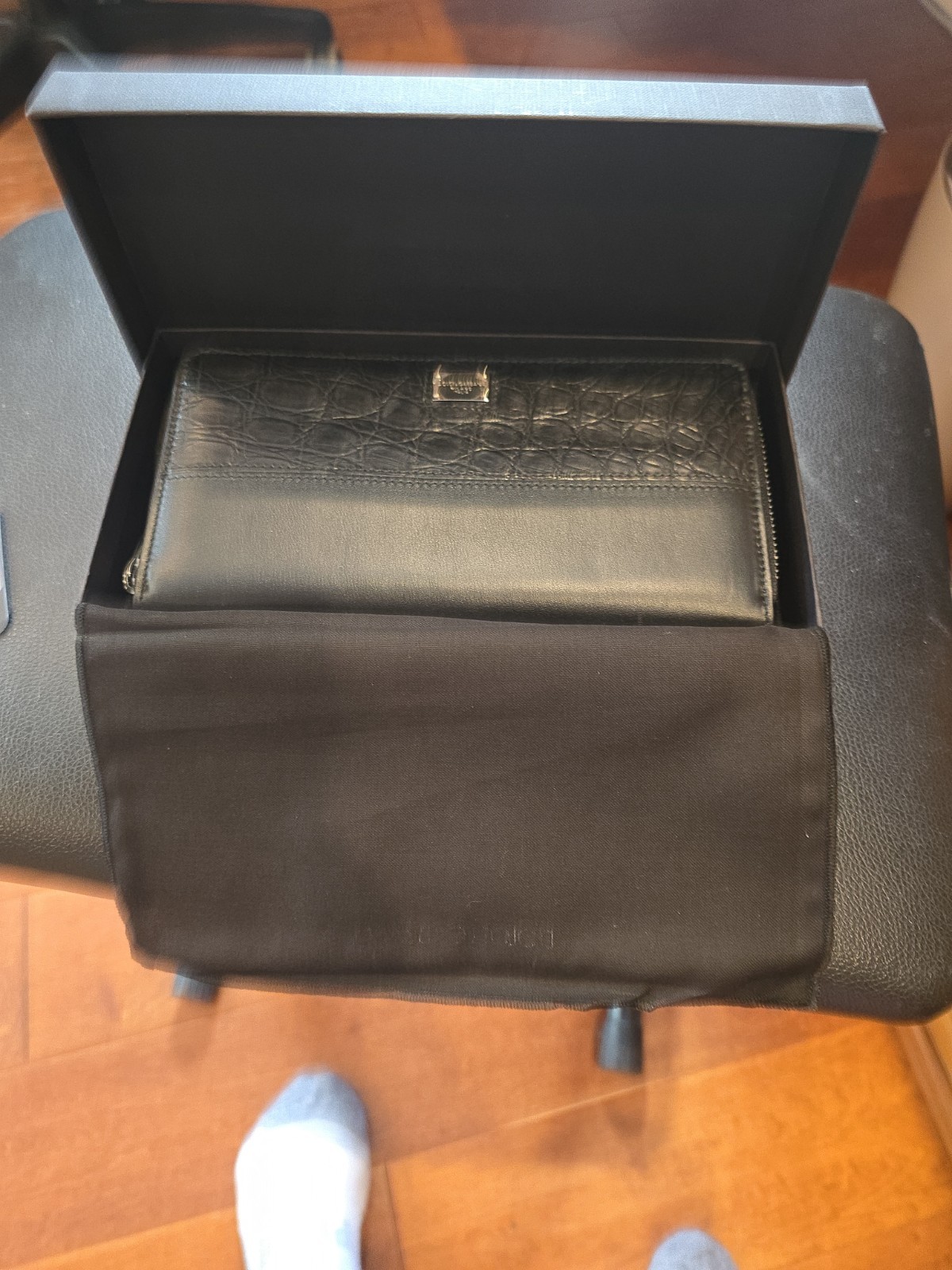 New With BOX D&G Womens ZIPPY Wallet Dolce & Gabbana 1,120.00 Retail
