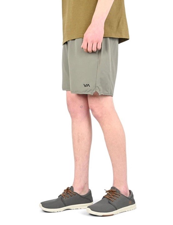 $70 RVCA Men’s Yogger Stretch 17 Shorts 8″ – Slate Green – Medium -New Tag