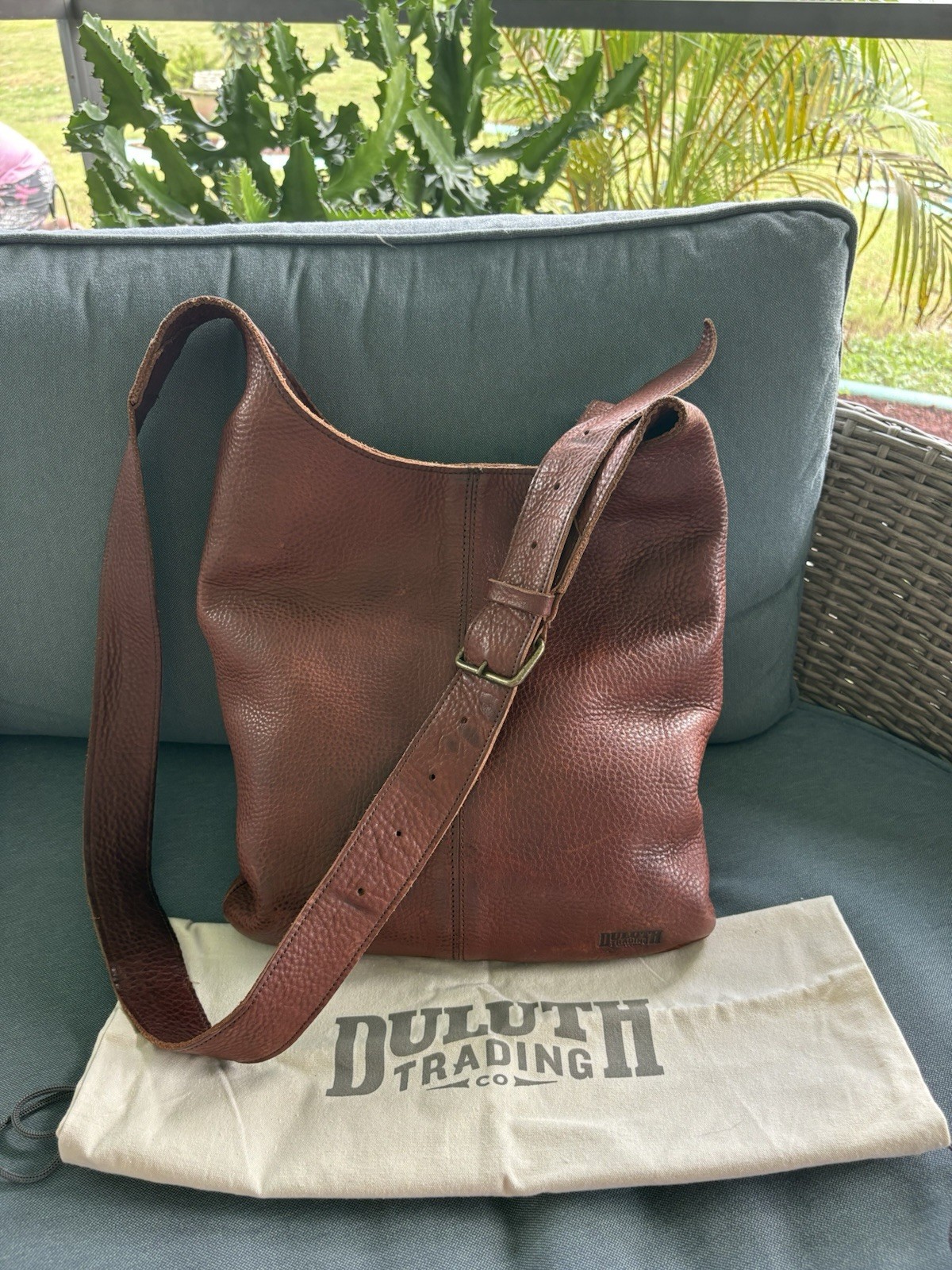 Duluth Trading Co. Brown Pebbled Shoulder Bag Zip Adjustable Strap Dust Bag