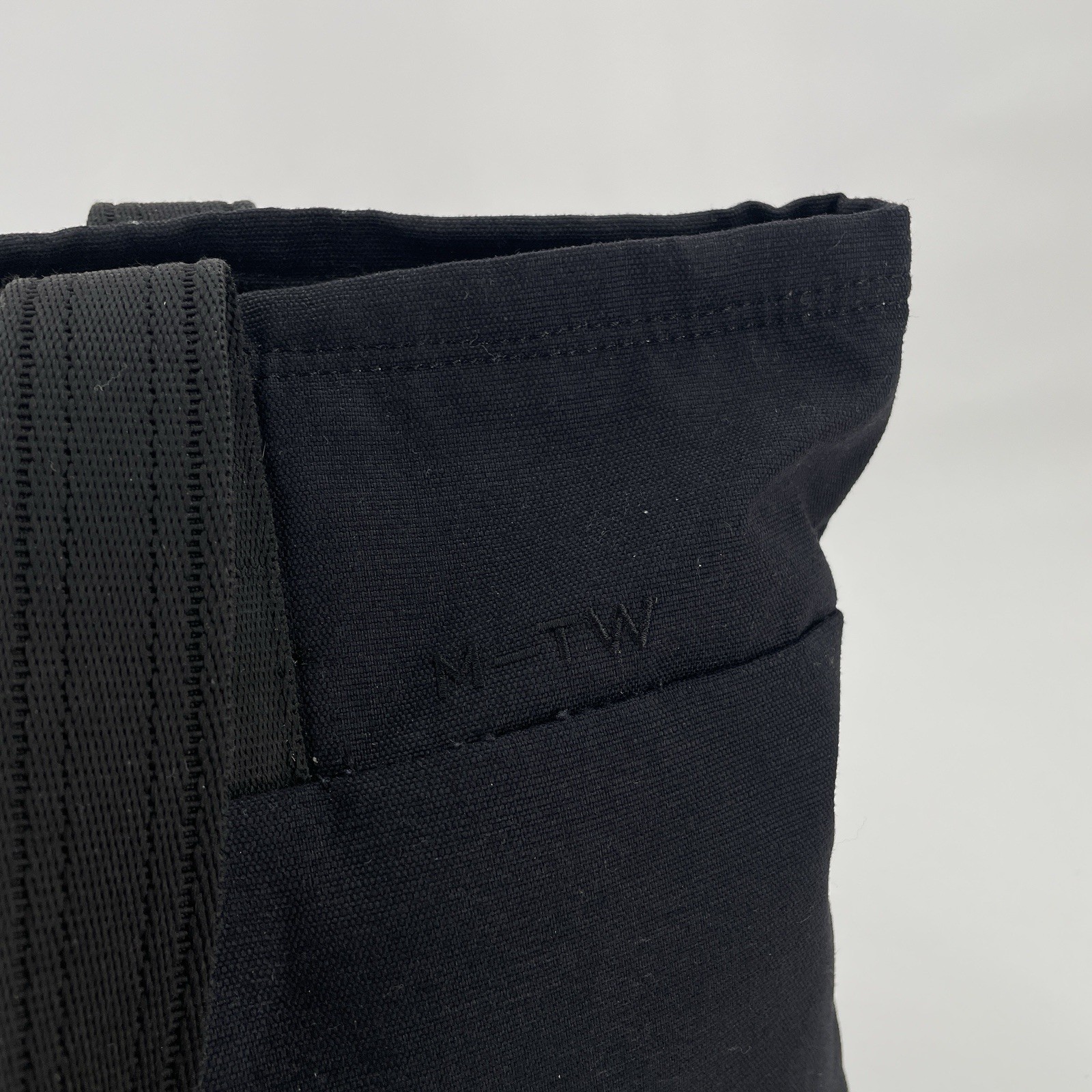 Moment Travelwear M-TW Tote Bag 19L in Black – Nylon – Zip Top Closure