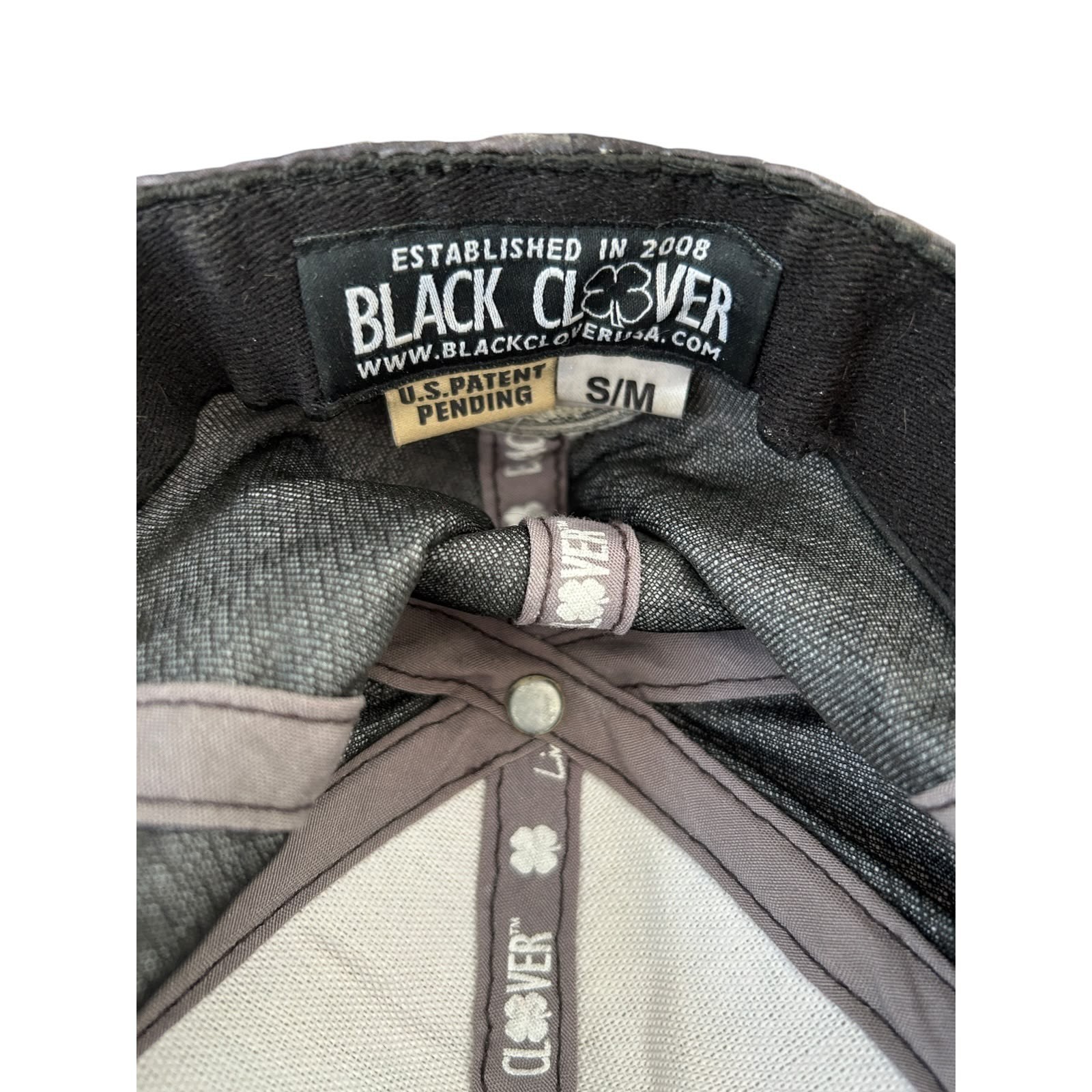 Black Clover Luck Memory Fit Flexfit Baseball Cap Gray Heather S/M Golf Hat