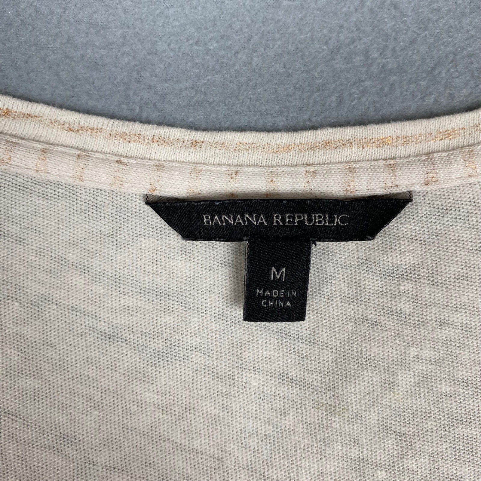 Banana Republic Foil Stripe Linen Blend V-Neck Tee Womens Medium Cream Gold
