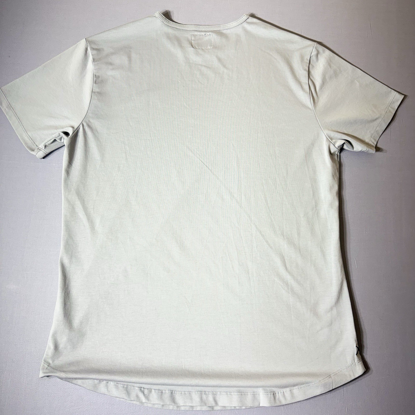 CUTS Curve-Hem Men’s White Solid Crew Neck Short Sleeve T-Shirt Poly Blend L