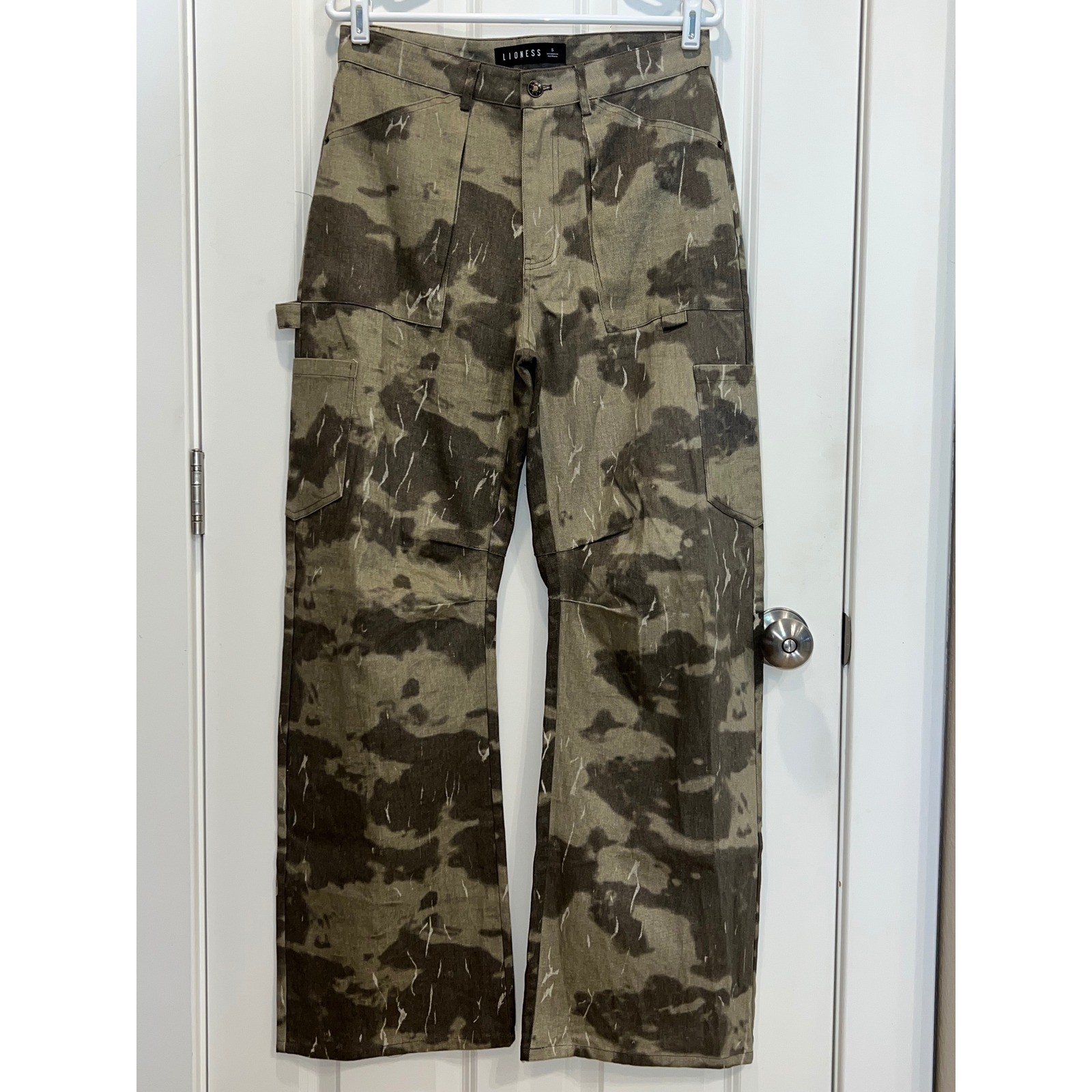 NWOT Lioness Camo Cargo Pant Womens Small Green Brown Wide Leg Carpenter Utility