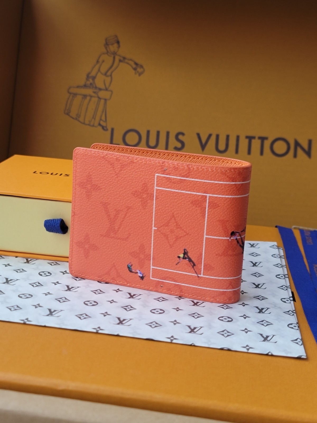 Louis Bifold Leather Wallet Court Graphic