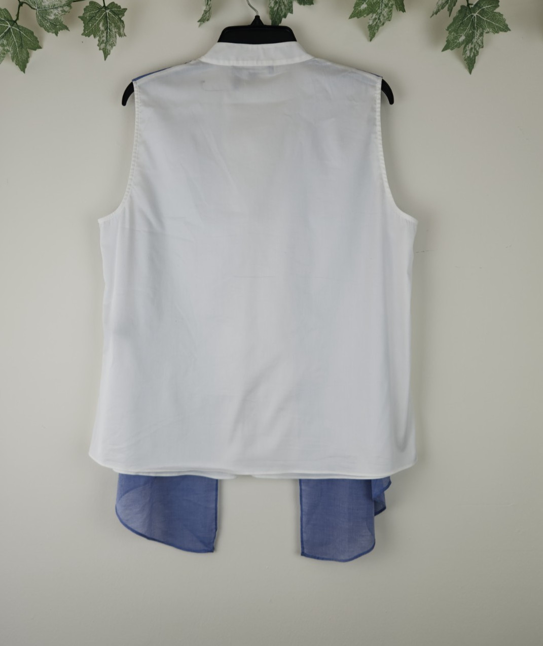 Elizabeth and James 5F Bergdorf Goodman Size L White Blue Sleeveless Top Blouse