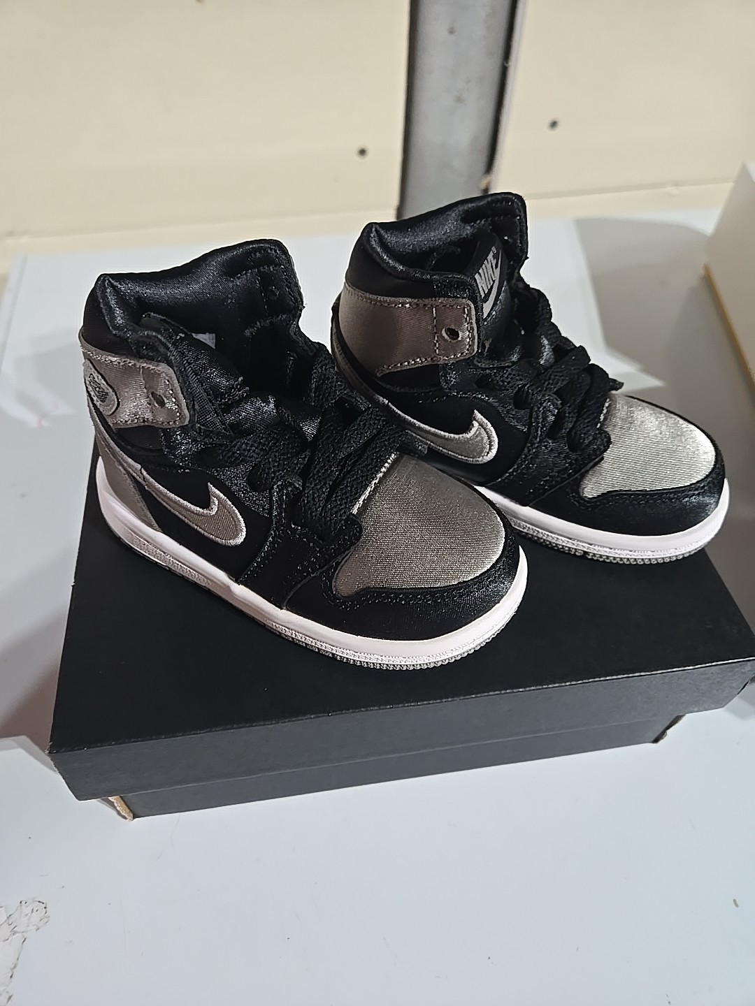 Nike Air Jordan 1 Retro High OG Satin Black Grey FD5305-010 Toddler Size 5C New