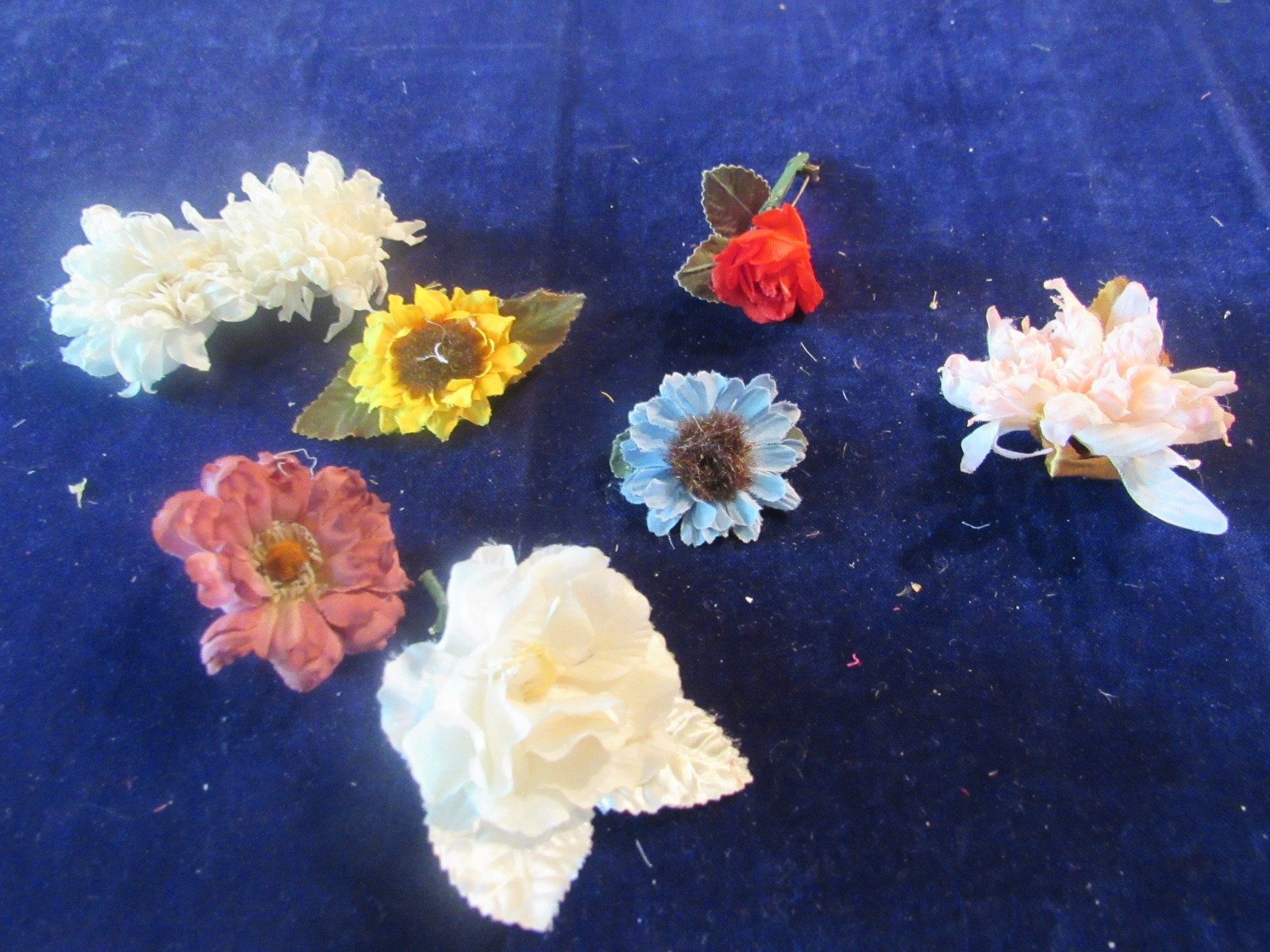 Millinery Flower Collection Lot Ivory Pink Blue Red All With Pins H5640