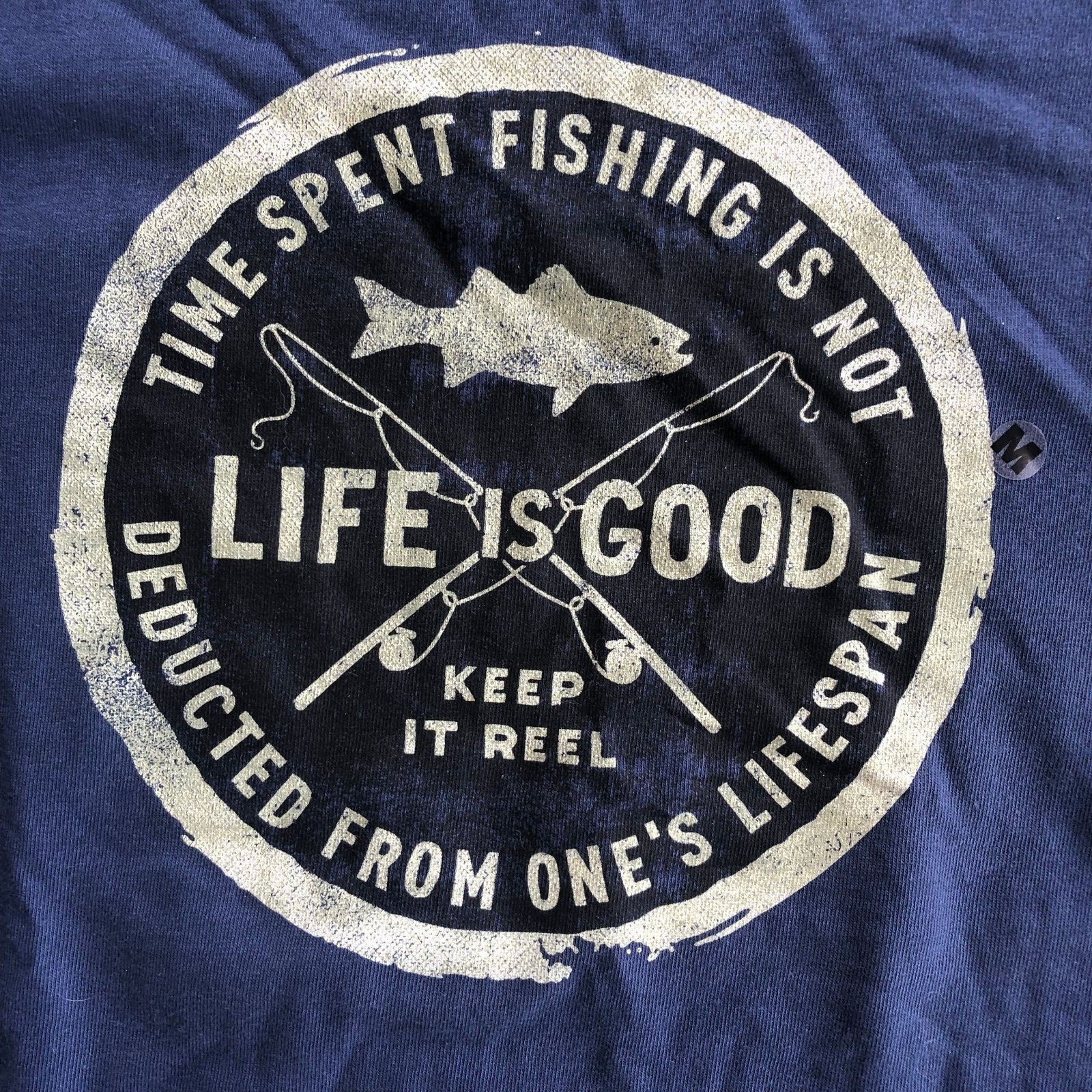 Life is Good Crusher Tee Classic Fit Medium Navy Blue Fishing Graphic T-Shirt