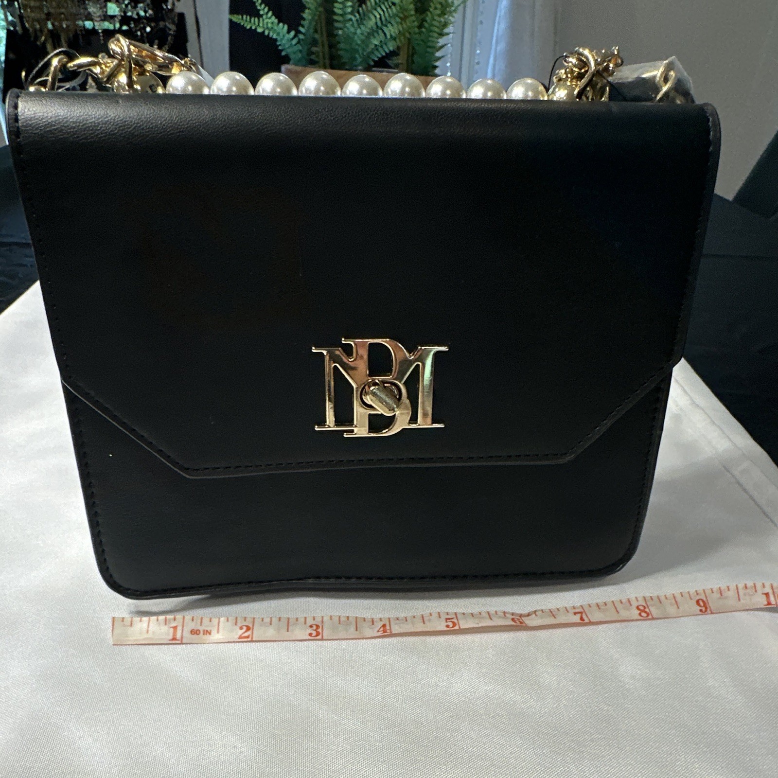 Badgley Mischka Black Small Crossbody Bag, Pearl & Gold Chain Strap Magnetic