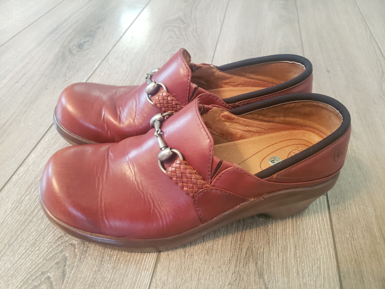 Womens Ariat Del Mar Brown Red Leather Clog Mule Shoe Style 93628 Horsebit US 9B