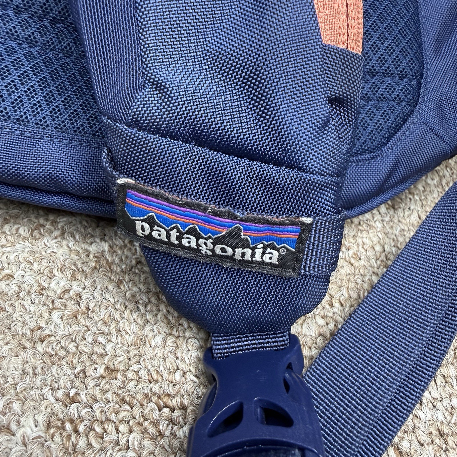 Patagonia Atom 8L Sling Bag One Size Pink Blue Outdoor Hiking Running