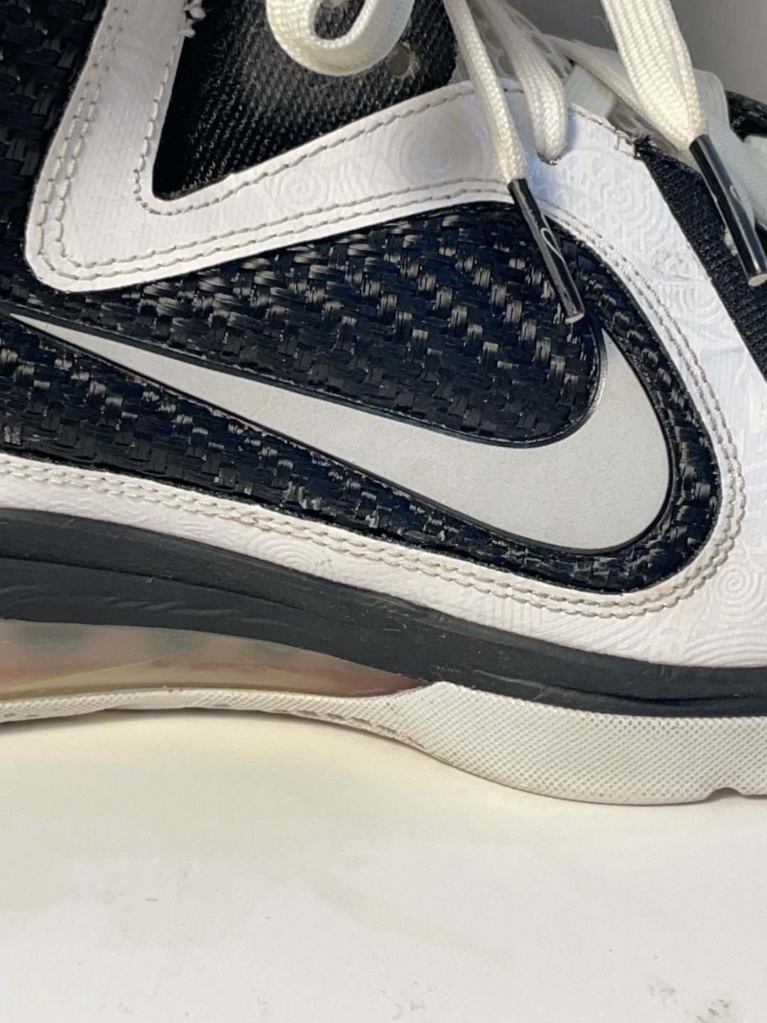 Size 11 Nike LeBron 9 ‘Freegums’ Basketball Shoes