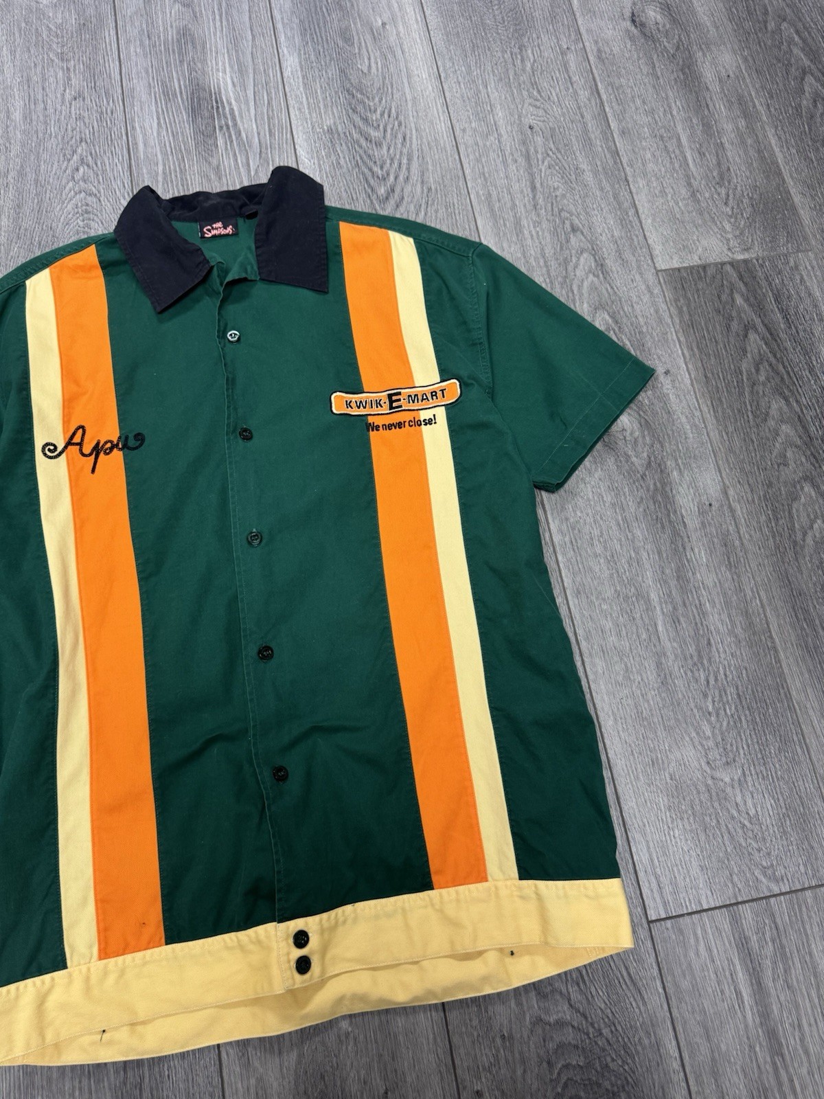 Vintage 2002 The Simpsons Cartoon Apu Kwik-E-Mart Funny Button Up Sz M