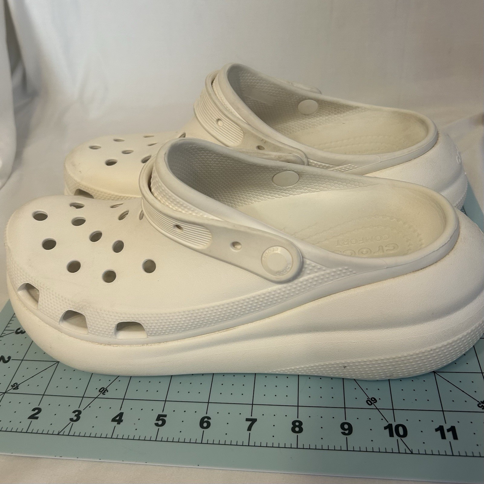 Crocs Classic White Clog Slip-On Rubber Upper Unisex Adults US 9