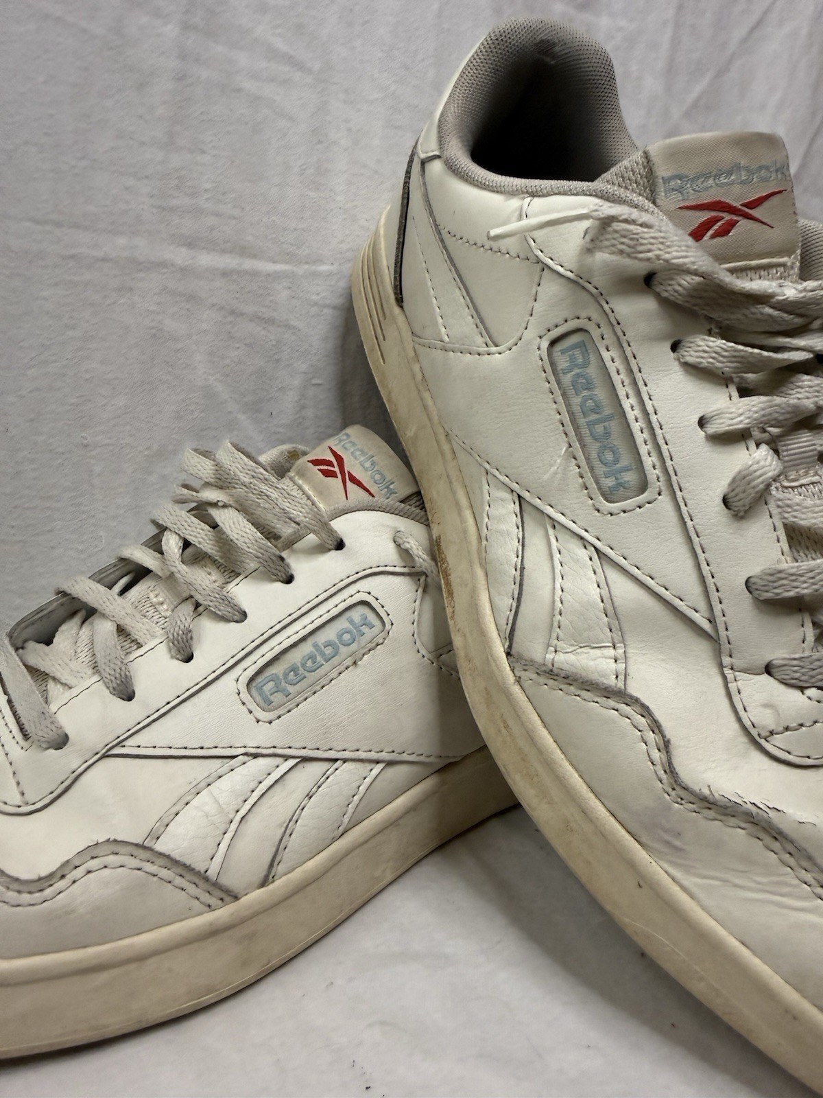 Reebok Mens Low Top Lace-Up Athletic Sneakers White/Gray/Red Solid